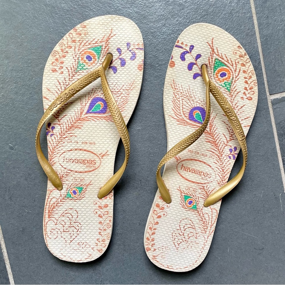 Havaianas Gold Strap Feather Design Sandals sz7/8